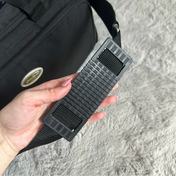 Eddie Bauer Black Duffel Bag Carry On Unisex Men’s Woman’s Tote - Picture 9 of 10